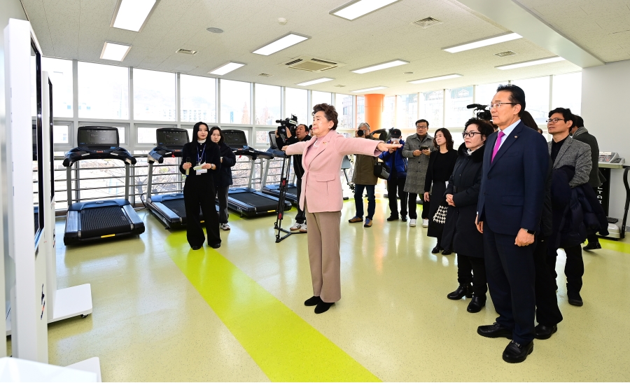 연수구는 지난 19일 보건소 2·3층에 라온제나 스마트 액티브 센터를 조성하고 개소식을 성황리에 개최했다